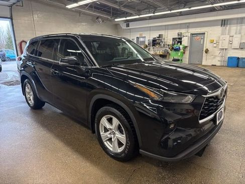 Used 2022 Toyota Highlander LE image 8