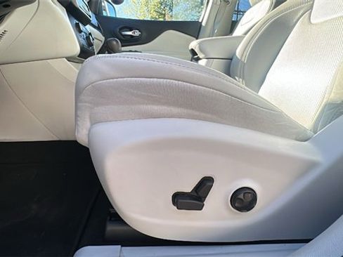 Used 2021 Jeep Cherokee Limited w/ Elite Package image 26