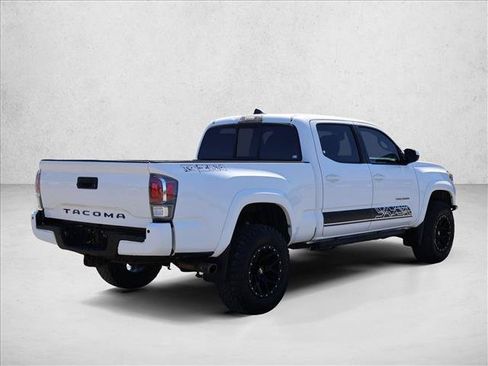 Used 2016 Toyota Tacoma TRD Sport w/ Premium & Technology Package AWD/4WD image 5