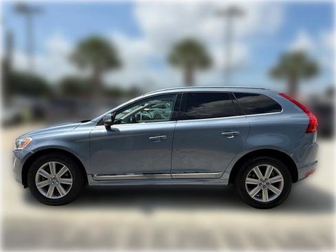 Used 2017 Volvo XC60 T5 Inscription w/ Preferred Option Package FWD image 3