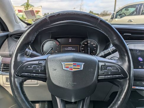 Used 2019 Cadillac XT4 Luxury w/ Cold Weather Package image 28