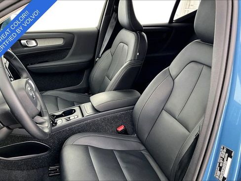 Certified 2025 Volvo XC40 B5 Core image 31