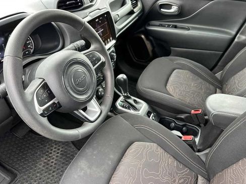 Used 2023 Jeep Renegade Latitude image 4