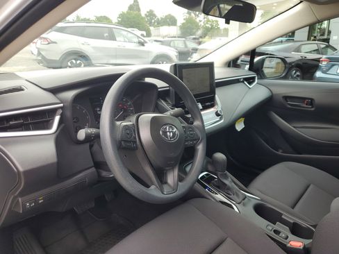Used 2025 Toyota Corolla LE FWD image 18