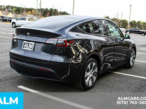 Used 2024 Tesla Model Y Long Range AWD/4WD image 6
