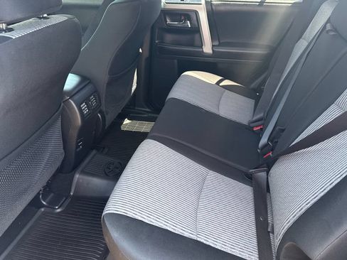 Used 2017 Toyota 4Runner SR5 AWD/4WD image 10