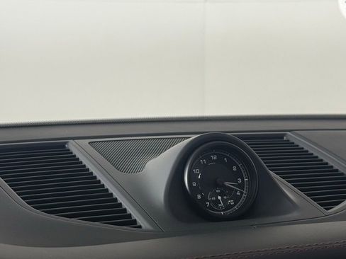 New 2026 Porsche Macan image 31