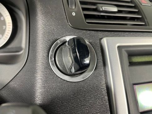 Used 2011 Volvo C70 T5 w/ Convenience Pkg image 20