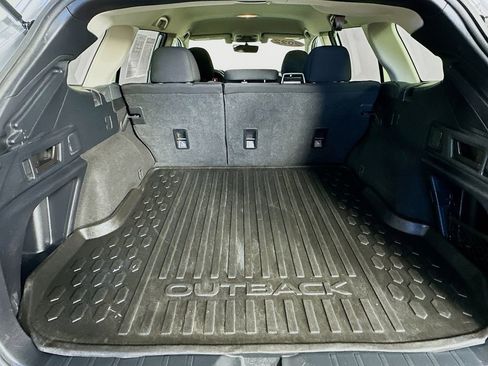 Used 2022 Subaru Outback Premium image 32