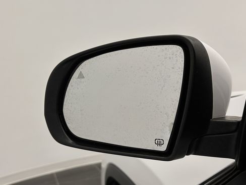 Used 2019 Jeep Cherokee Limited w/ Technology Group FWD image 14