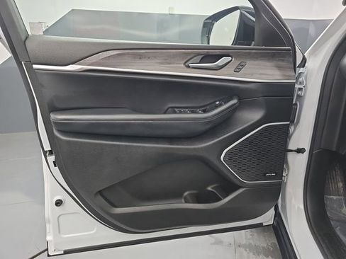 Used 2022 Jeep Grand Cherokee L Limited image 25