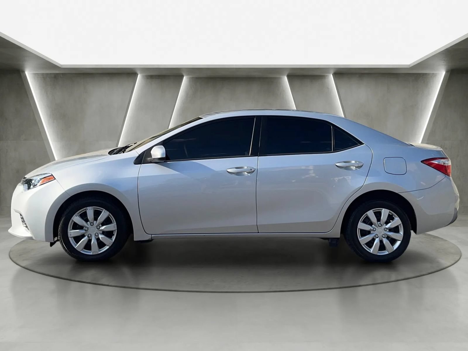 Used 2015 Toyota Corolla LE FWD image 7