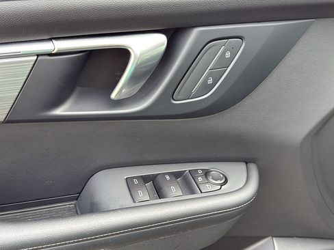 Used 2025 Buick Enclave Preferred image 11