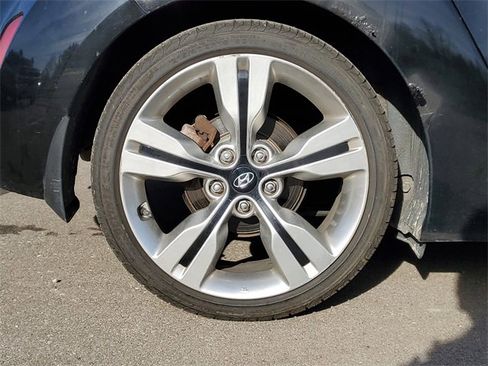 Used 2013 Hyundai Veloster w/ Tech Pkg image 5