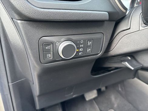 Used 2022 Ford Escape SE w/ SE Sport Appearance Package image 25