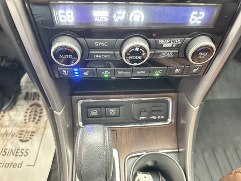 Used 2022 Subaru Ascent Touring AWD/4WD image 38