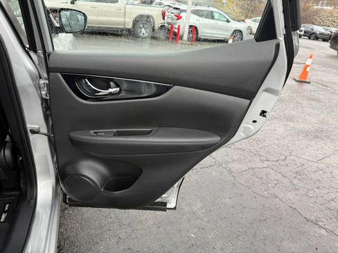 Used 2021 Nissan Rogue Sport SV w/ Technology Package image 20