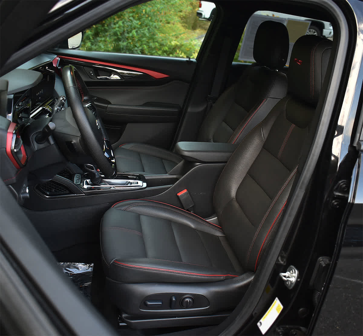 Used 2025 Chevrolet TrailBlazer RS w/ Convenience Package AWD/4WD image 9
