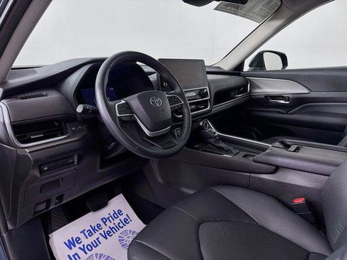 Certified 2025 Toyota Grand Highlander AWD image 9
