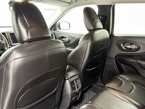 Used 2019 Jeep Cherokee Trailhawk AWD/4WD image 25
