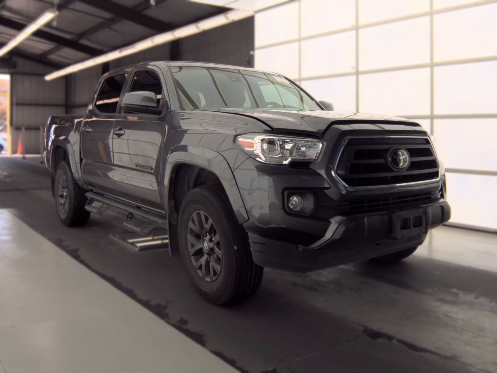 Used 2022 Toyota Tacoma SR5 w/ SR5 Appearance Package (SM) RWD image 2