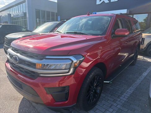 Used 2022 Ford Expedition Max XLT RWD image 2