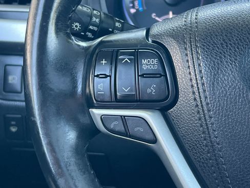 Used 2017 Toyota Highlander Limited w/ Carpet Mat Package AWD/4WD image 34
