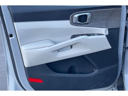 Used 2022 Kia Sorento EX w/ Panoramic Sunroof Package image 12