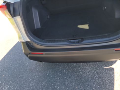 Used 2022 Toyota RAV4 XLE Premium image 11