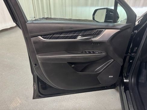 Used 2025 Cadillac XT6 Premium Luxury image 16