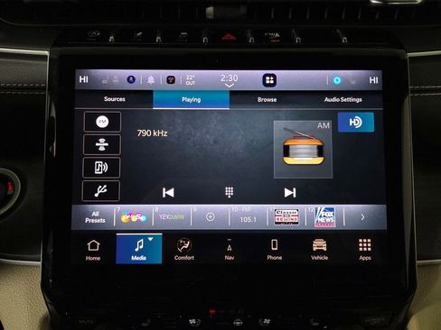 Used 2023 Jeep Grand Cherokee Limited w/ Luxury Tech Group II image 22