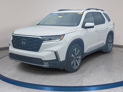 Used 2025 Honda Pilot Elite image 1