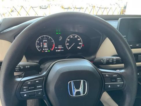 Certified 2025 Honda HR-V LX image 6