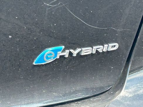 Used 2023 Chrysler Pacifica Touring-L FWD image 5