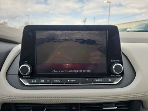 Certified 2025 Nissan Rogue SV image 9