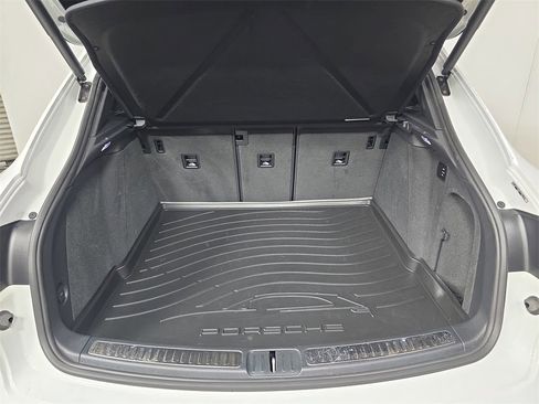Certified 2025 Porsche Macan image 25