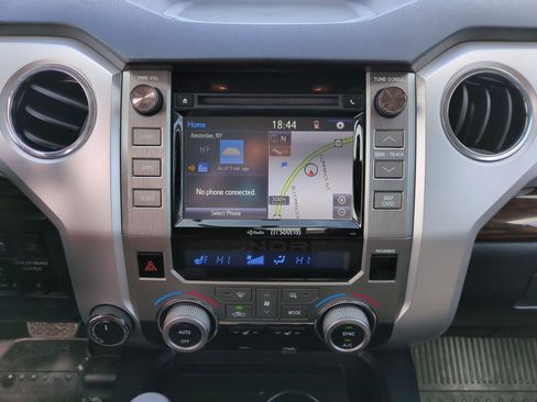 Used 2017 Toyota Tundra Limited w/ Limited Premium Package image 10