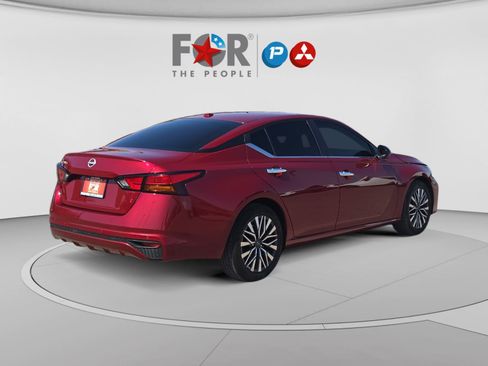 Used 2025 Nissan Altima 2.5 SV FWD image 5