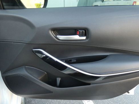 Used 2020 Toyota Corolla XSE image 33