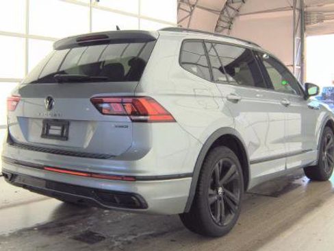 Used 2023 Volkswagen Tiguan SE R-Line AWD/4WD image 3