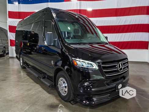 Used 2024 Mercedes-Benz Sprinter 3500 image 30