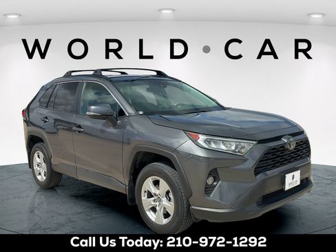 Used 2021 Toyota RAV4 XLE FWD image 1
