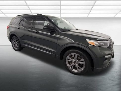Used 2023 Ford Explorer XLT w/ Equipment Group 202A AWD/4WD image 9