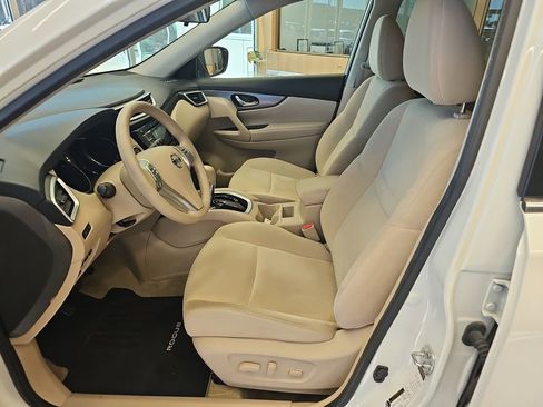 Used 2015 Nissan Rogue SV image 11