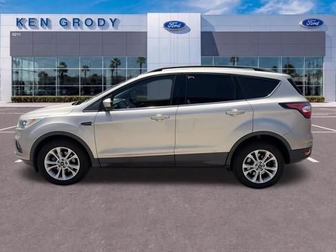 Used 2017 Ford Escape SE w/ Equipment Group 201A FWD image 3