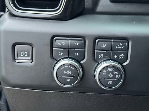 Used 2024 GMC Sierra 3500 AT4 w/ AT4 Premium Plus Package image 21