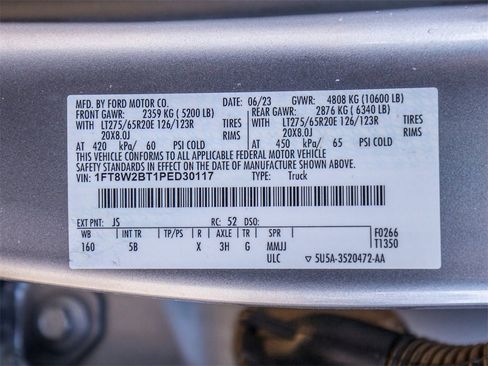 Used 2023 Ford F250 Lariat w/ Chrome Package image 39