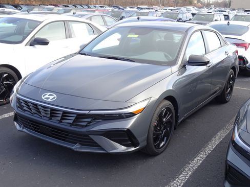 New 2026 Hyundai Elantra SEL Sport Premium image 2