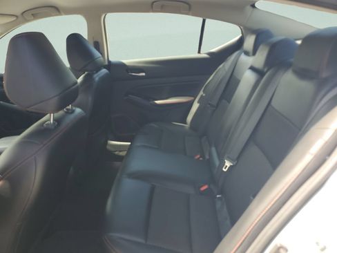 Used 2024 Nissan Altima 2.5 SR FWD image 10