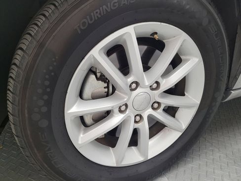 Used 2019 Dodge Grand Caravan SXT image 31